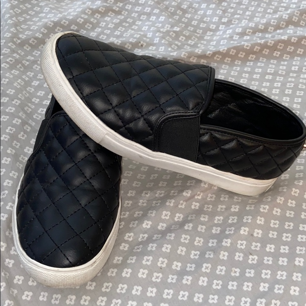 Steve Madden black slip on shoes - Picture 1 of 5